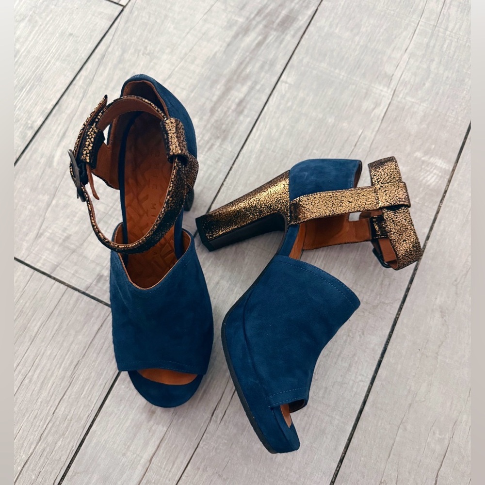 CHIE MIHARA Elegant Blue and Gold Women's Heels